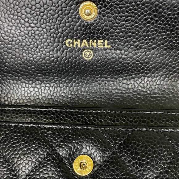 🔥SOLD🔥 CHANEL Caviar Quilted Flap Card Holder - Picture 7 of 8